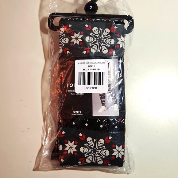 ❤️NWT VINTAGE TORRID LEGGING - SKULL FAIR ISLE SNOWFLAKE - PLUS SIZE CHRISTMAS - Picture 4 of 14